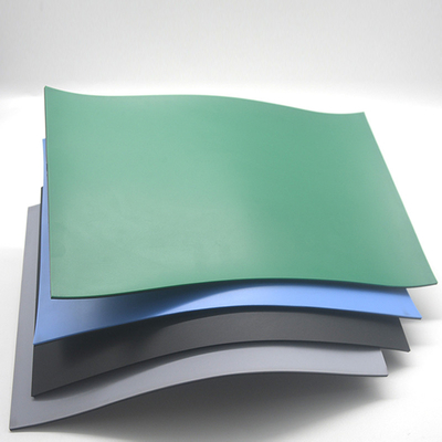 แผ่นยาง ESD สีน้ำเงินสีดำสีเทาสีเขียวสำหรับชุดประกอบอิเล็กทรอนิกส์ 120cm X 90cm