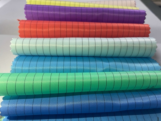 โพลีเอสเตอร์ 100% ผ้านำไฟฟ้าสถิตย์ป้องกันไฟฟ้าสถิตย์ Esd Poly Twill Grid ผ้าสำหรับเครื่องแบบ