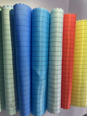 110gsm 5mm Stripe Design ป้องกันไฟฟ้าสถิตย์ ESD ผ้าทอป้องกันไฟฟ้าสถิตย์สำหรับการทำเสื้อผ้าอุตสาหกรรม