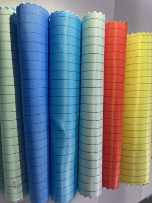 110gsm 5mm Stripe Design ป้องกันไฟฟ้าสถิตย์ ESD ผ้าทอป้องกันไฟฟ้าสถิตย์สำหรับการทำเสื้อผ้าอุตสาหกรรม