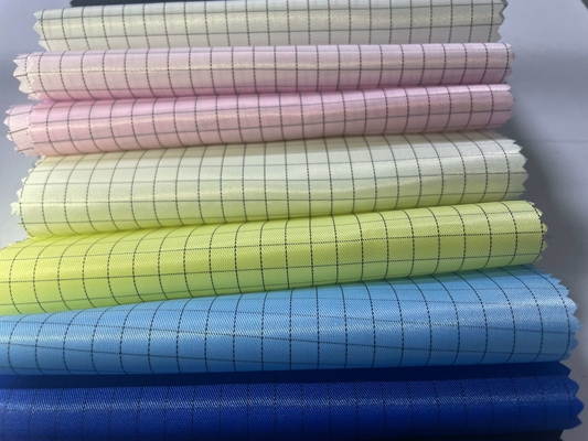 การปรับแต่งที่ทนทานป้องกันไฟฟ้าสถิตย์ ESD สีขาวช่วยให้แผ่นใยโพลีเอสเตอร์บุนวมอบอุ่น