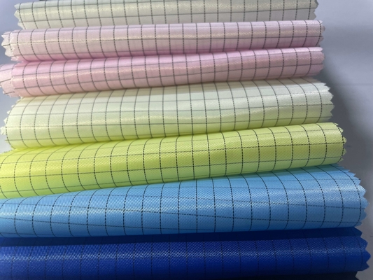 การปรับแต่งที่ทนทานป้องกันไฟฟ้าสถิตย์ ESD สีขาวช่วยให้แผ่นใยโพลีเอสเตอร์บุนวมอบอุ่น