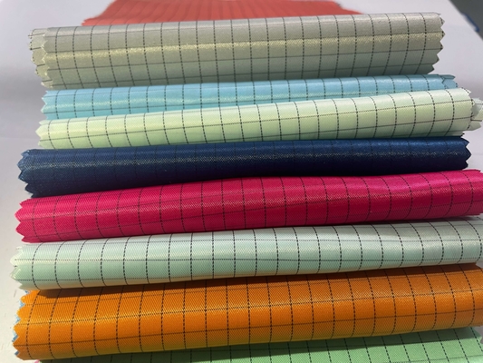 ตาราง 5 มม. สีส้มสีชมพูโพลีเอสเตอร์ผ้าทอป้องกันไฟฟ้าสถิตย์ ESD สำหรับเสื้อผ้าป้องกันไฟฟ้าสถิตย์