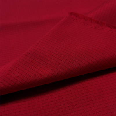 ผ้าโพลีเอสเตอร์ป้องกันไฟฟ้าสถิตย์ ESD 5mm Stripe 2.5mm Grid สำหรับ Cleanroom