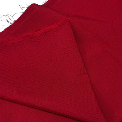 ผ้าโพลีเอสเตอร์ป้องกันไฟฟ้าสถิตย์ ESD 5mm Stripe 2.5mm Grid สำหรับ Cleanroom