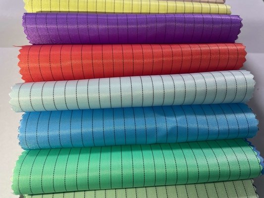 โพลีเอสเตอร์ 100% ผ้านำไฟฟ้าสถิตย์ป้องกันไฟฟ้าสถิตย์ Esd Poly Twill Grid ผ้าสำหรับเครื่องแบบ